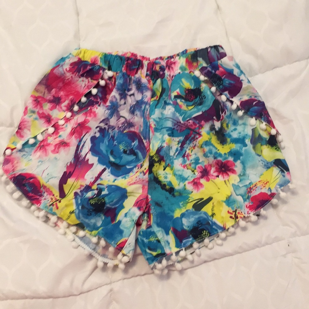 NWOT Pom Pom shorts